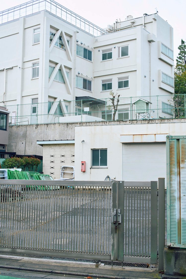 〈N〉だいだらぼっちの足跡という伝説が残る窪地。この辺りから湧いていた水も水源の一つだ。