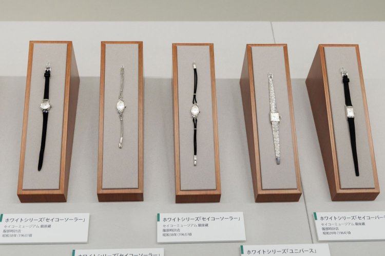 セイコーのホワイトシリーズ。華奢なデザインが愛らしい。