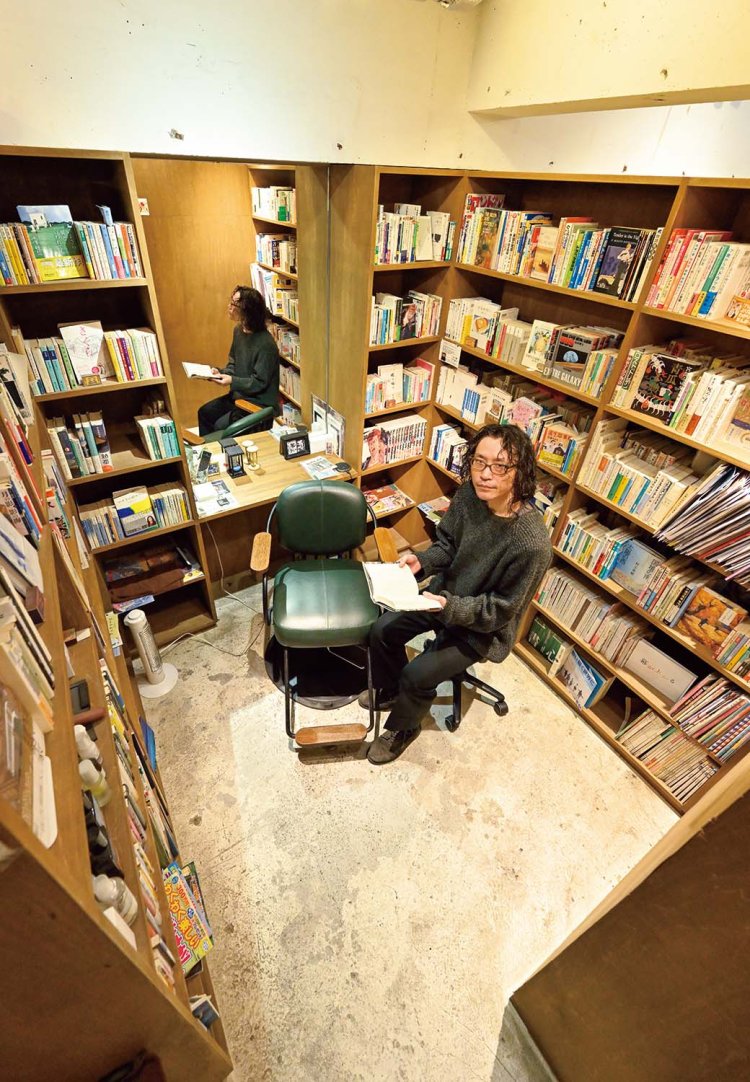 「本棚を増やしたくて引っ越しをくり返し、最終的に店になりました」と生田目さん。