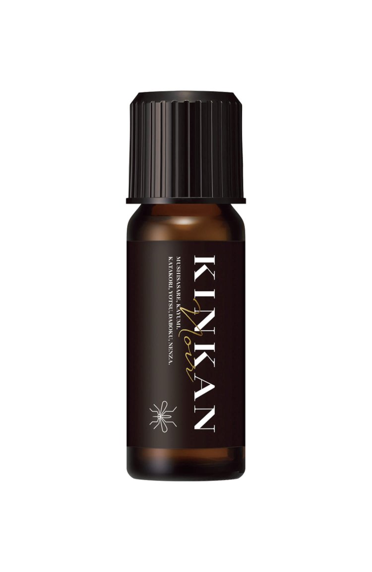 キンカン ノアール（販売名：キンカン） ［第2類医薬品］。2020年に発売した、持ち運びできる使い切りサイズ。キンカンとは思えない黒ずくめのシックな見た目で男性に人気。20㎖。