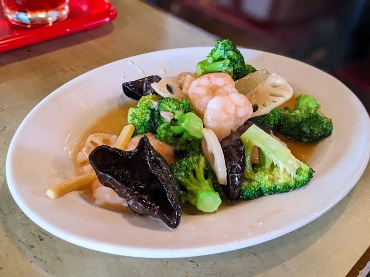 【酒場ナビ】福生「韮菜万頭」