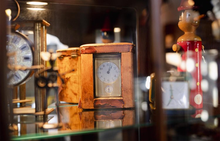 100年前の古時計も。