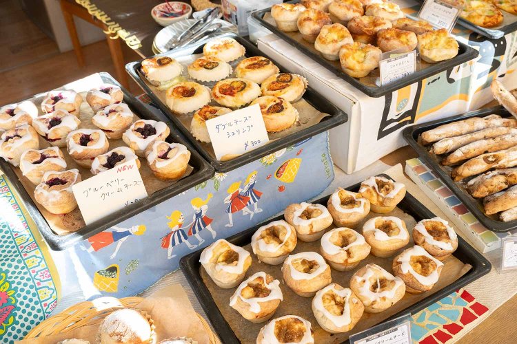 パンを買って、近くの武蔵野公園へ！