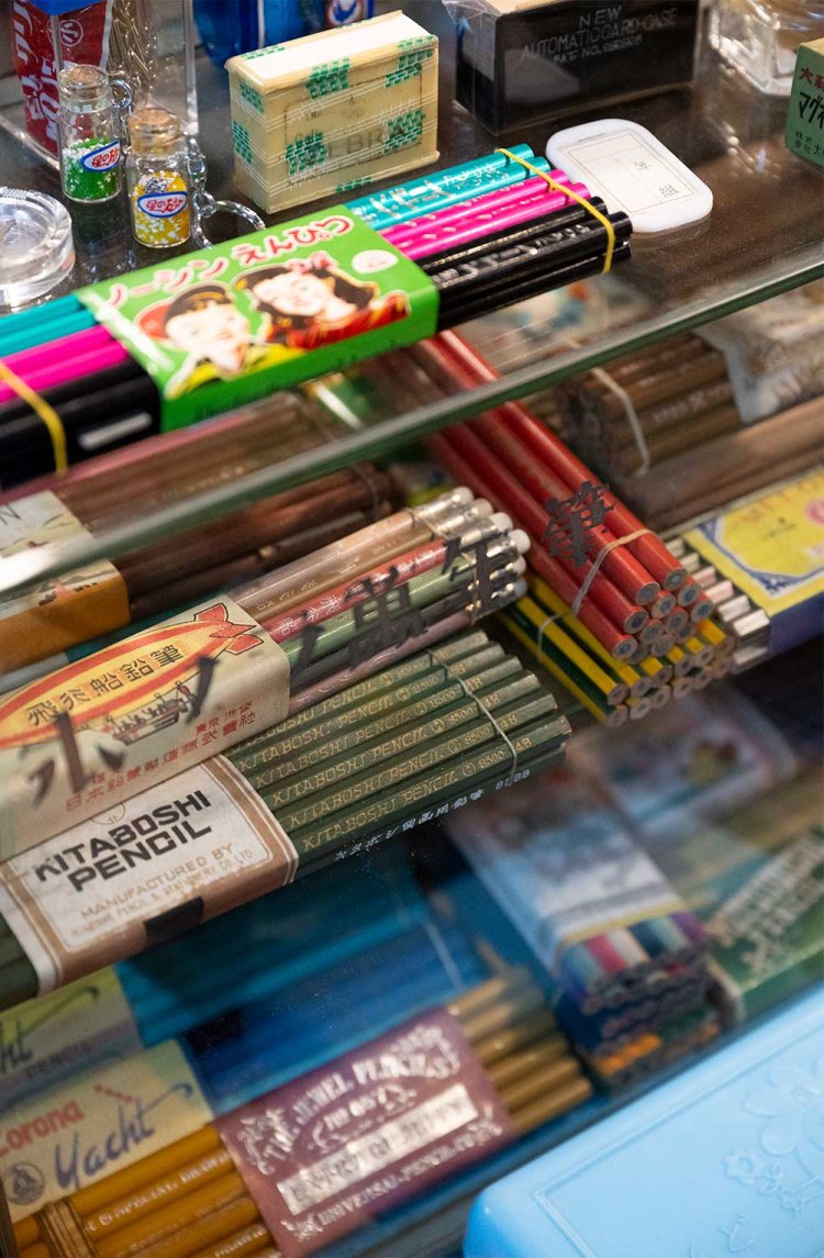 明治期の貴重な鉛筆も展示。
