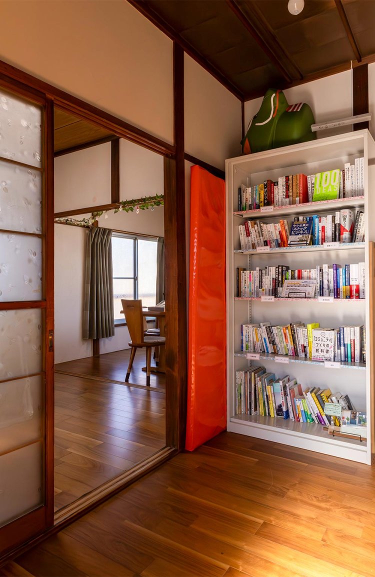 社長の蔵書を読める「たきしま文庫」も。