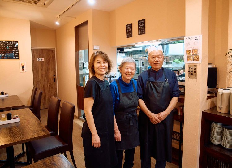 「父、母、娘の3人でお迎えしま〜す」。