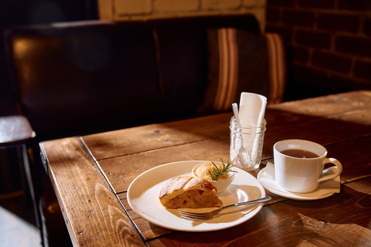 Apple pie 660円とSet drink 紅茶（Hot）330円。