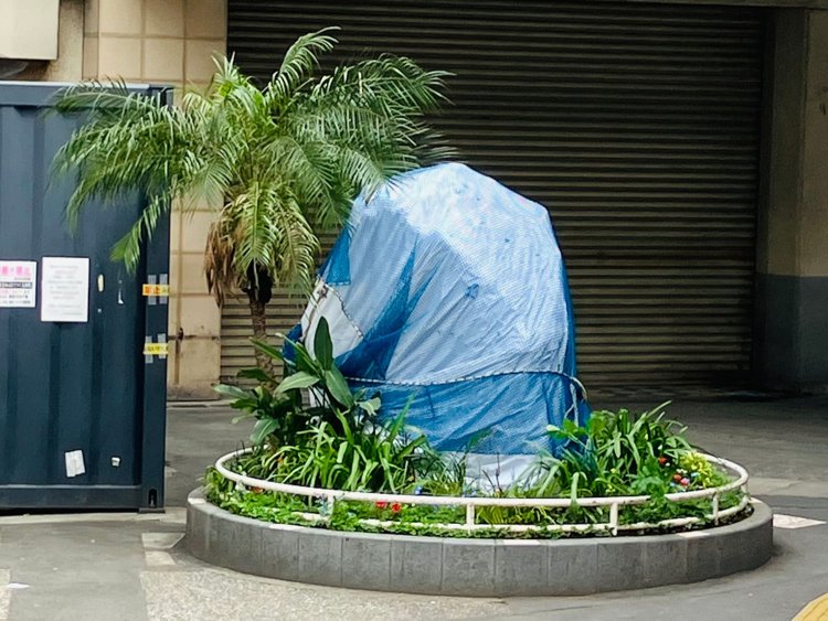 2024年4月、モヤイ像がギョッとする姿に。