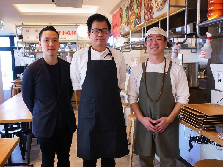 左から『茶禄- Cha Lu -』店主の鄧閎熙さん、『台湾料理 HIKARI』店主の張杰旻さん、『山海豆花』店主のYoShi優喜さん。