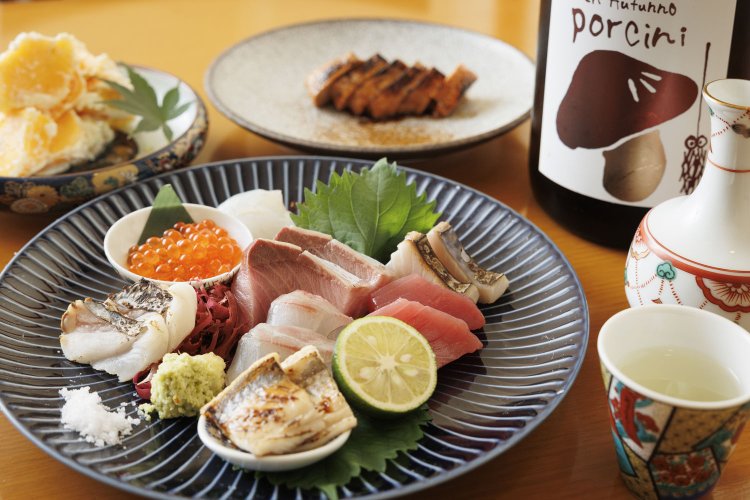 刺盛2人前2580円。日本酒は1合990円～。