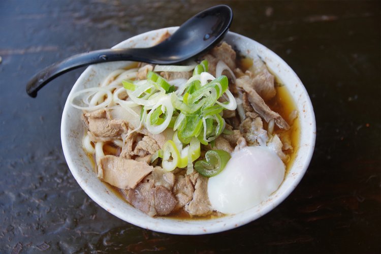 朝10時までに行くと卵つけてくれます！　早く来てよかった～。