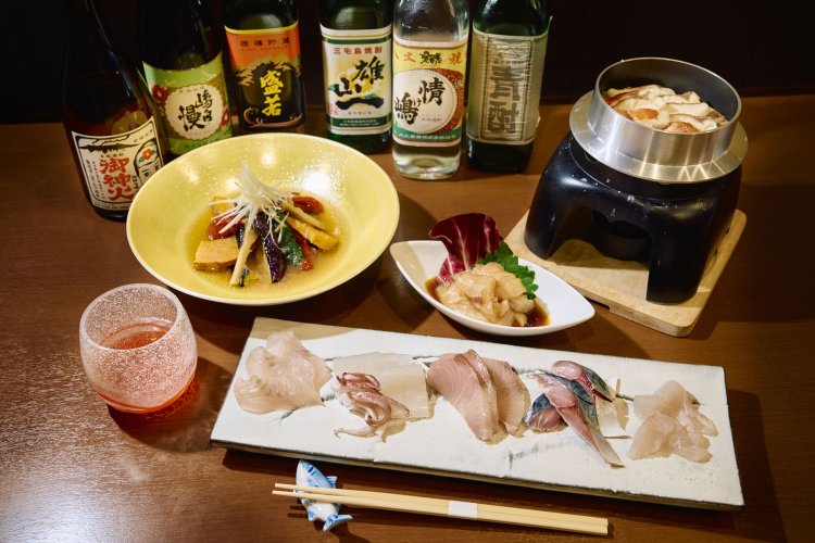 刺身5種盛2680円、釡飯1680円～など。