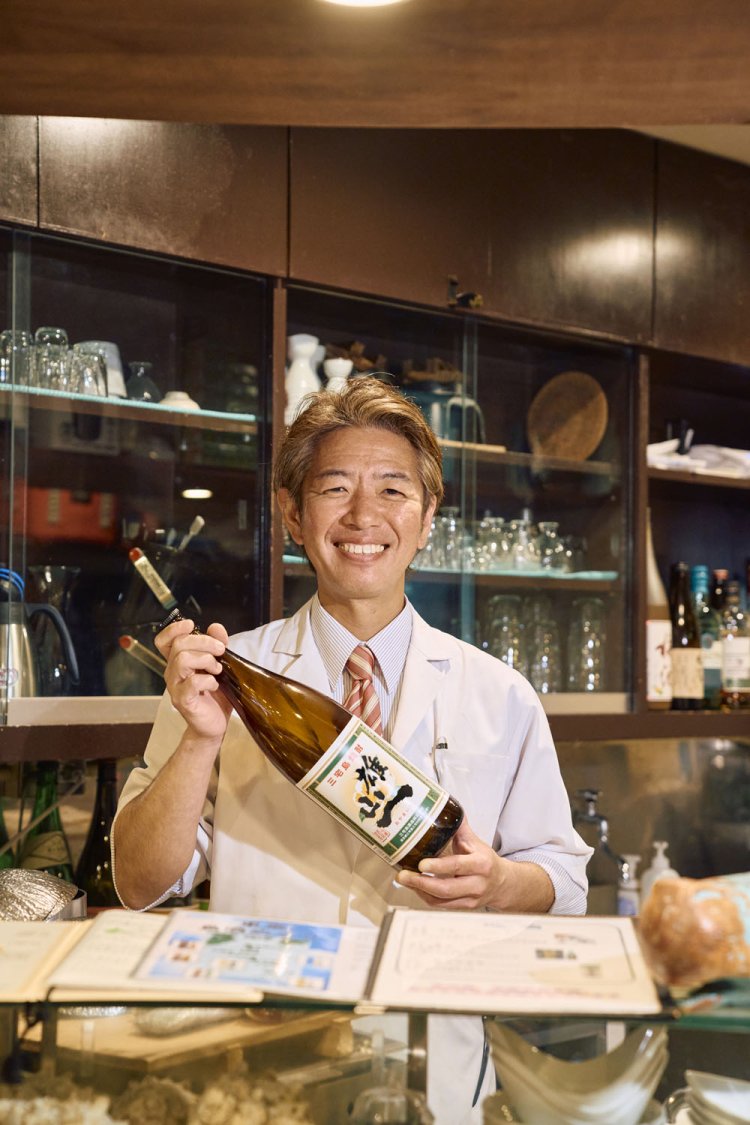 三宅島の麦焼酎「雄山一」は600円。