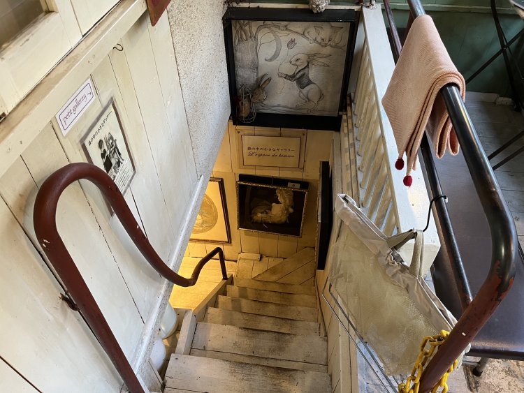 地下１階には吉田さんの作品が展示してあり、誰でも見ることができる。