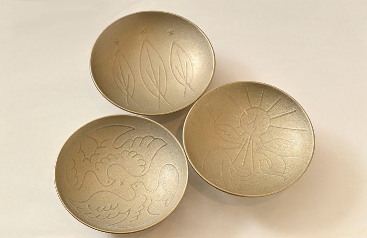 木漆工芸作家辻徹とアーティスト、ミック･イタヤのコラボ、希少な錫彩盃各2万6620円～。