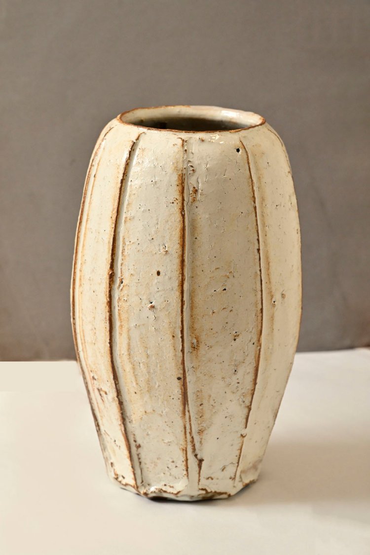 岩瀬健一作壁掛け花器3万3000円。