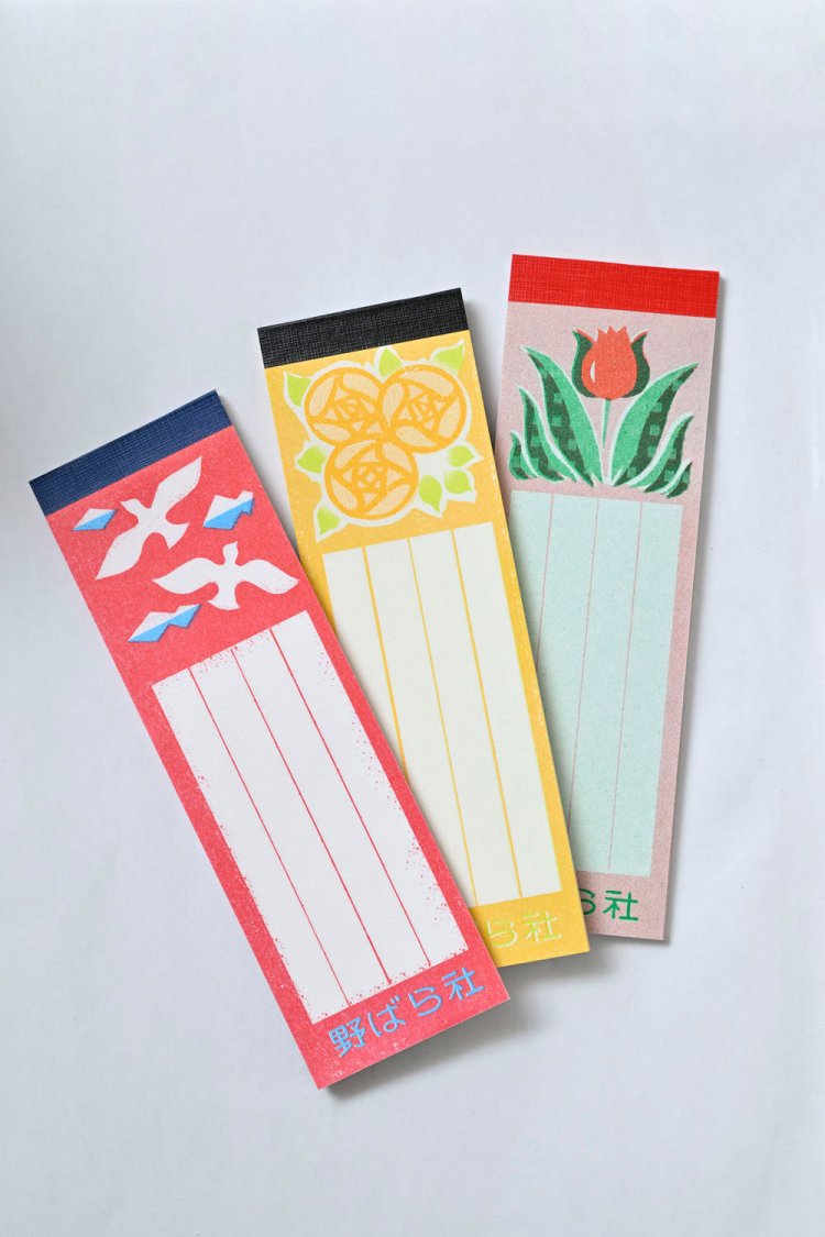 野ばら社のレトロな一筆箋各500円。