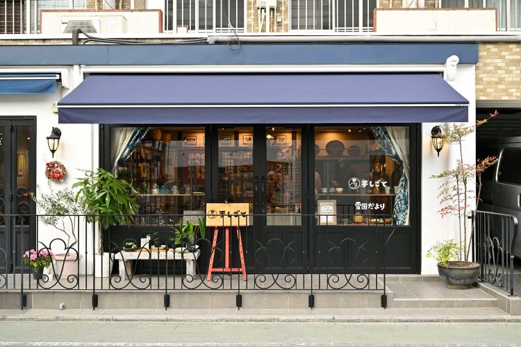 店舗はカフェ風。気楽に入って品揃えにびっくりする。