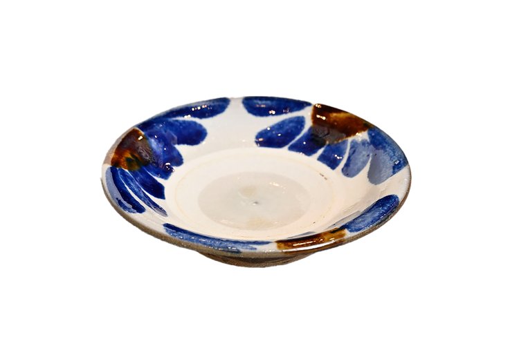 沖縄の焼き物やちむんの小皿1980円。