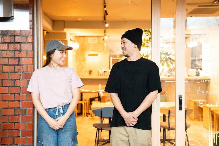 藤澤さん（右）と横山さんが切り盛り。