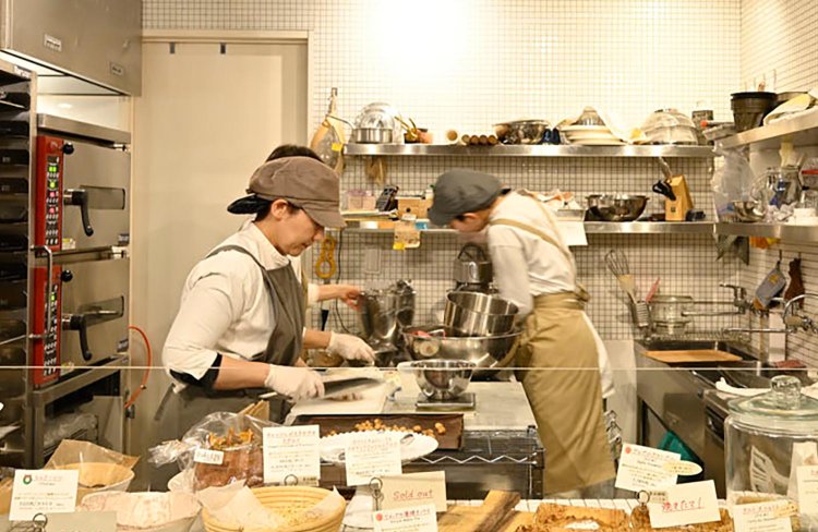 オーナーパティシエの一見恭子さんはペンションのデザート、料理を監修。