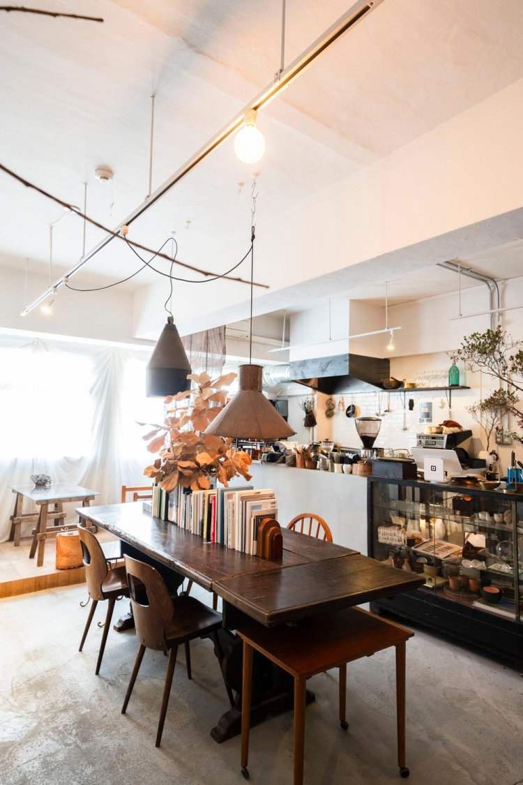 元住居だという味のある空間。