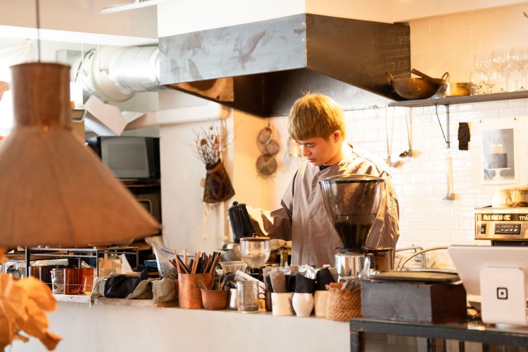 お菓子担当のマネジャー・伊藤さん。