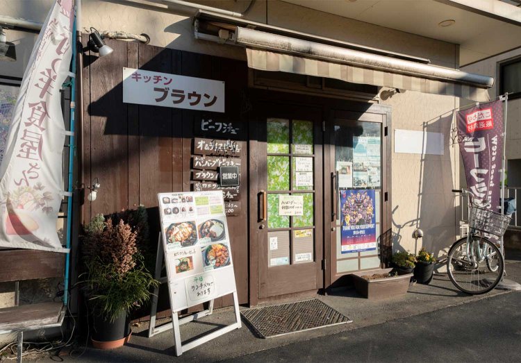 週末には行列ができ、家族連れも多い。