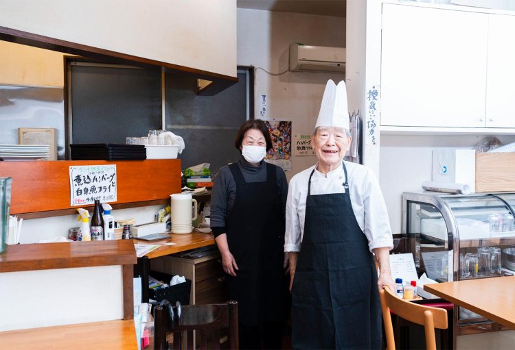 「開店当初、周辺には畑が広がっていて店の前の道路は砂利道でした」と石田夫妻。