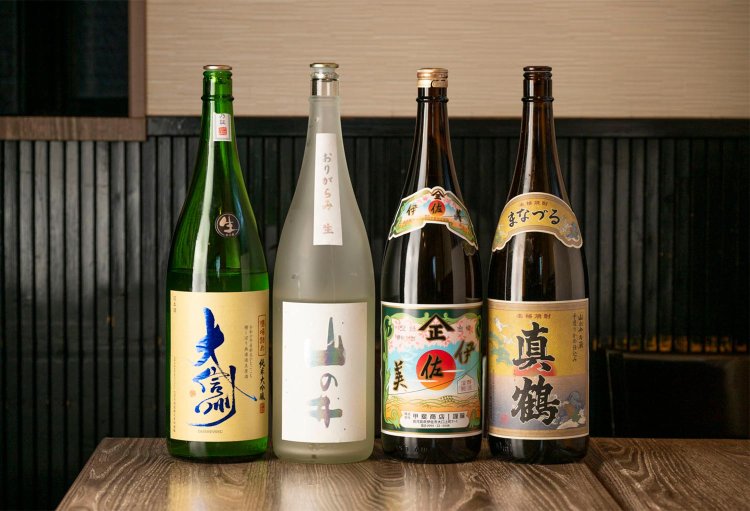 日本酒は吉祥寺の『大阪屋酒店』から仕入れる。「大信州」「山の井」など食中酒からフルーティー系まで約10種。焼酎は「真鶴」「伊佐美」など現地仕入れの銘柄も。