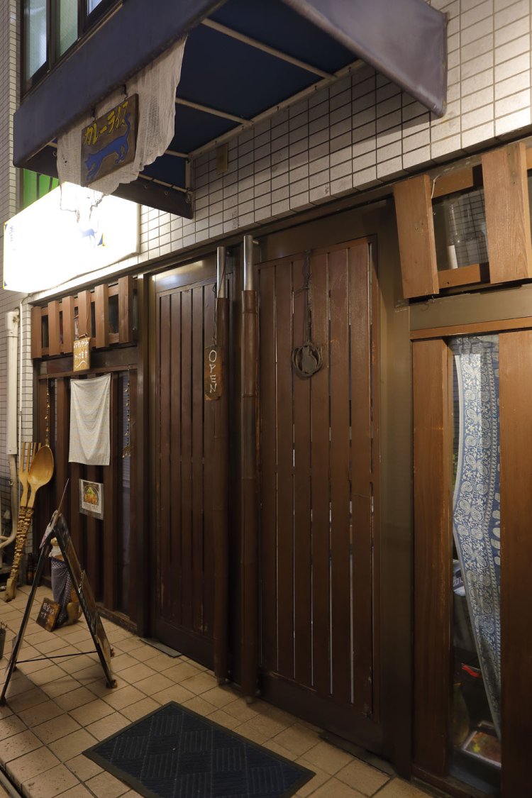 入り口は居酒屋のような雰囲気。