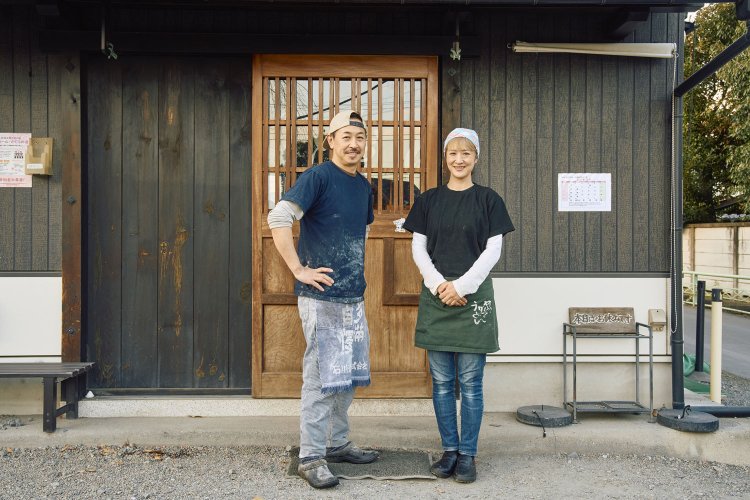 店主・比留間良幸さん、女将・比留間麻里さん。「麺は打ち立てゆでたてが一番おいしい」。