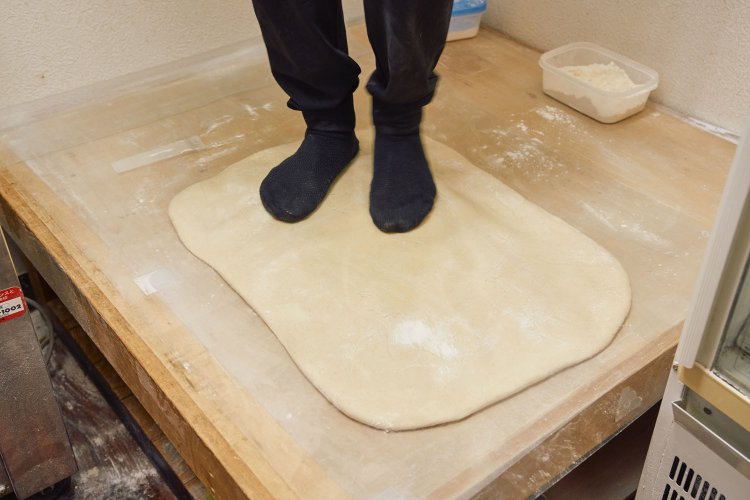 製麺機を参考にしたという足踏み。