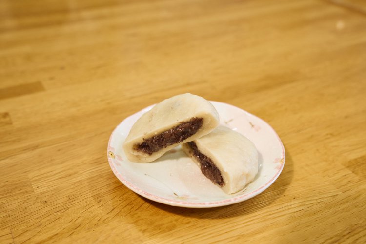 「ゆで」のなまりで“うで”まんじゅう120円も手作り。