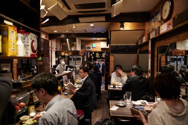 【酒飲みたちの御用達！】新宿西口・思い出横丁の名酒場3店。昭和レトロな郷愁横丁へ