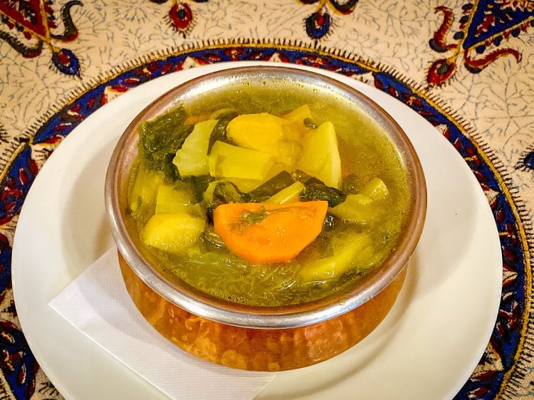 bolbol1200スーペ・シャルガム（いろいろ野菜と蕪のスープ）／ペルシアンレストランBOL BOL