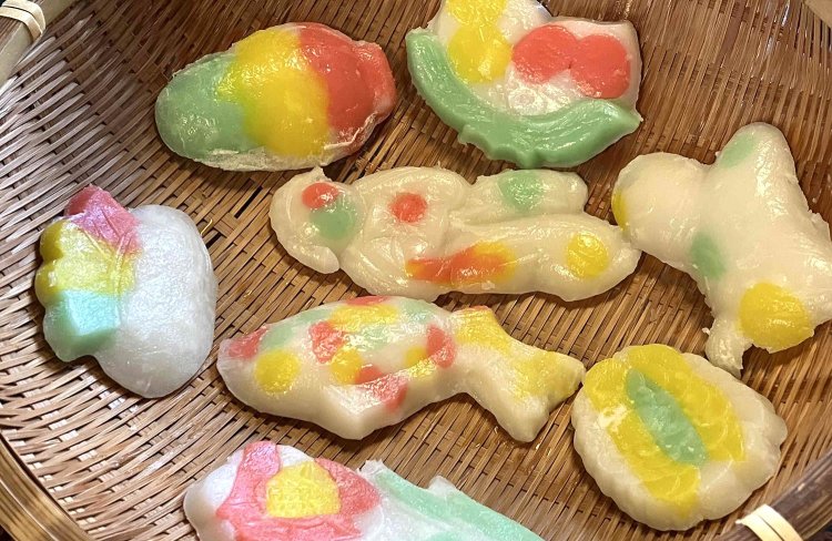 昔は精米時に欠けたりしてしまった「くず米」が材料に使われていました。ムダなく使い切る心を感じながら食べてみて。