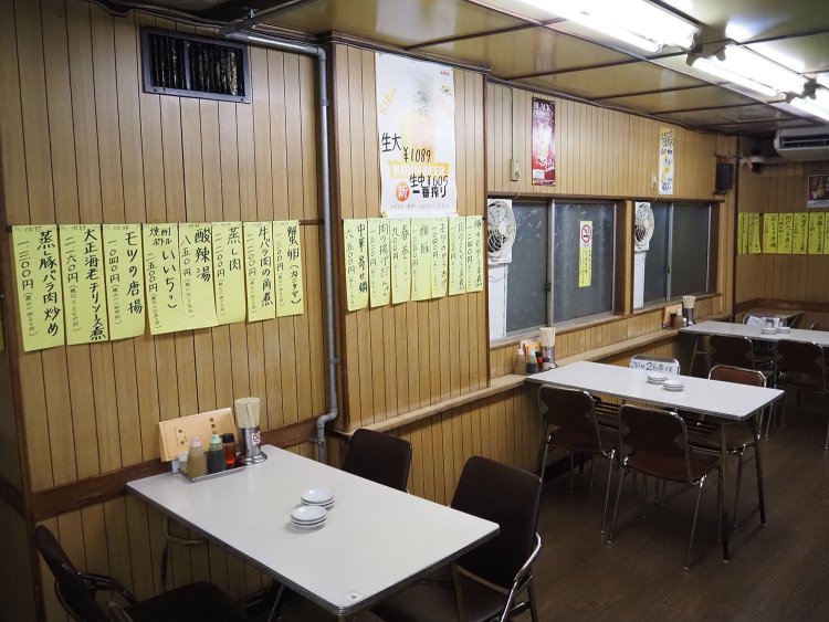 『萬里』の2階。