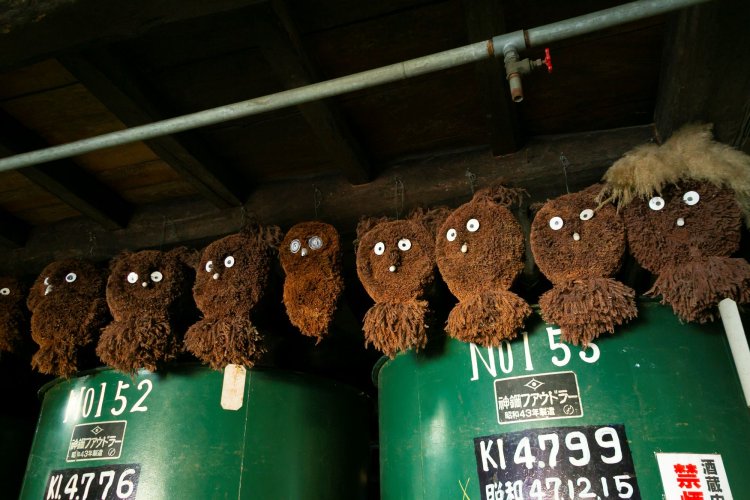 杉玉制作とあわせて、福が舞い込むようにと蔵人が毎年作る杉の葉製のフクロウ。