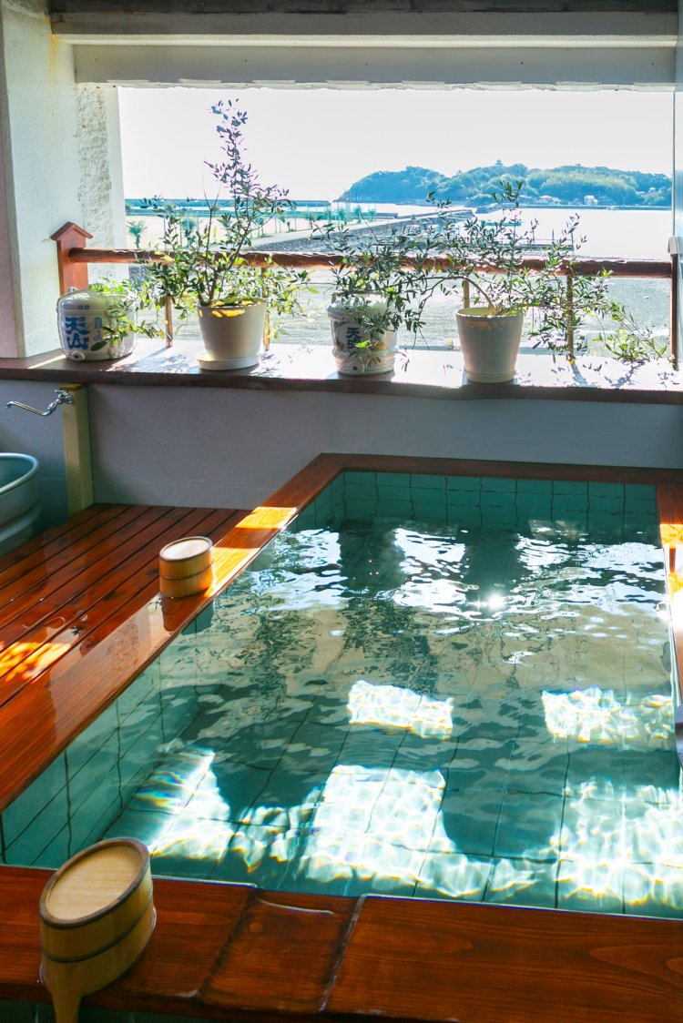 サウナ付きの貸切風呂。目の前は有明海！