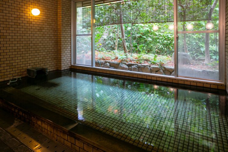 1階浴場は源泉かけ流しだ。