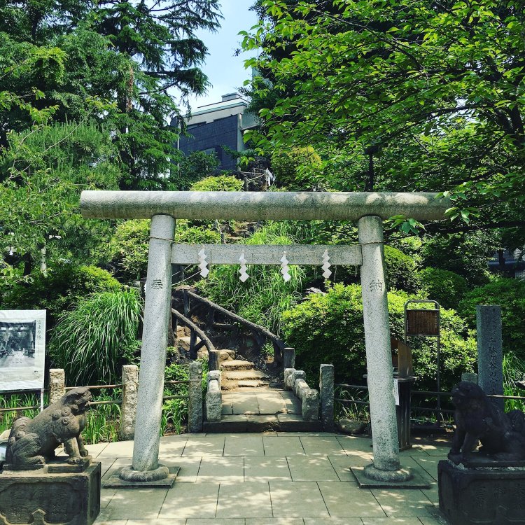 千駄ケ谷「鳩森八幡神社」の神明鳥居。