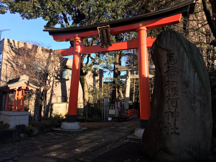 阿佐ケ谷「馬橋稲荷神社」にある朱色の鳥居。