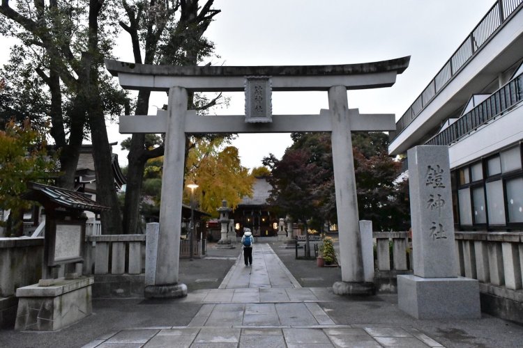 大久保「鎧神社」の明神鳥居。