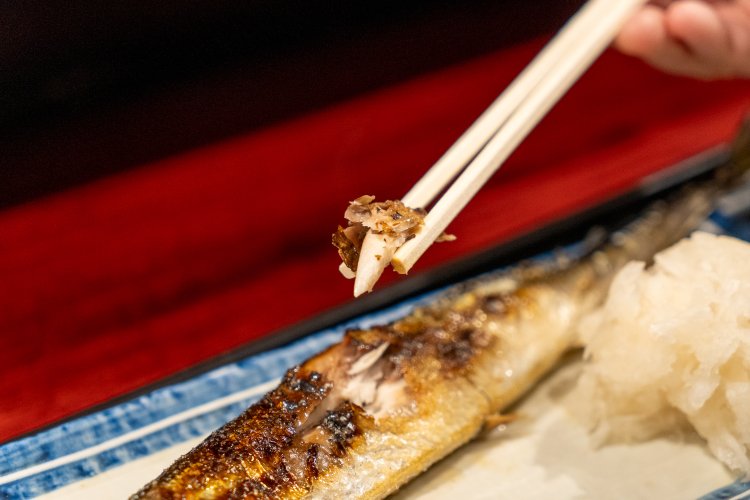 焼き上がったさんまは、香ばしくふっくら。