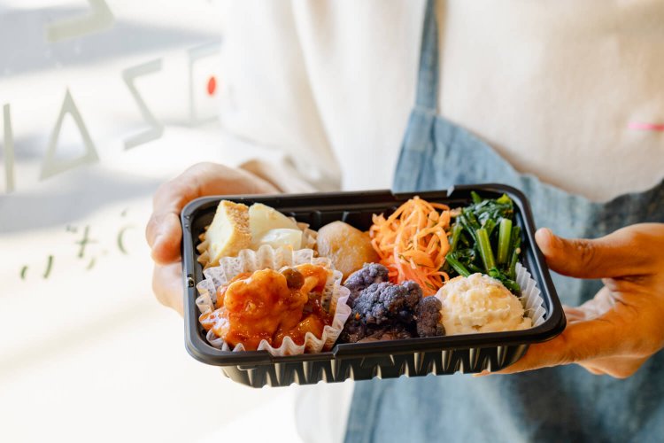 『PARITALY 福菜屋』の総菜。