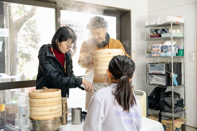 道草市が縁で出展する『養えい堂』は大澤農園のサツマイモや白菜を用いた肉まん・あんまんが人気。