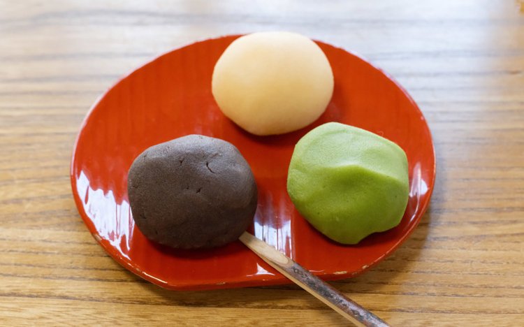 【東京おだんだね】新鶯亭の鶯だんごとおでん