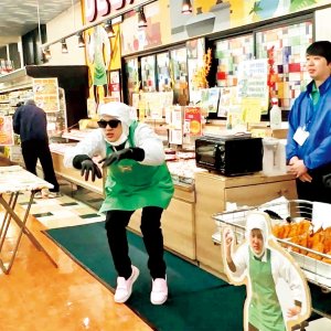 佐賀県伊万里市『ファインズTAKEDA』の名物は、魅惑の県境ご当地食とフォロワー16万人超えの謎ダンス