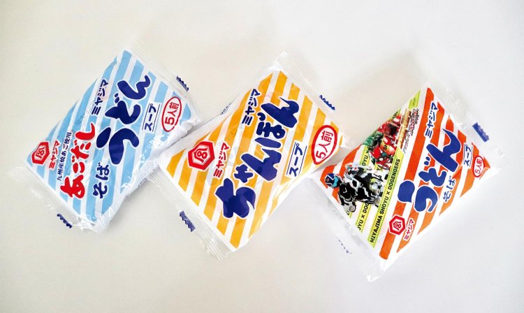 佐賀を代表する「宮島醤油」の「ばらしょうゆ」をはじめ、甘口やうま口など独特な九州の醬油がそろう。うどんそばスープなどの粉状スープ類もおすすめ。